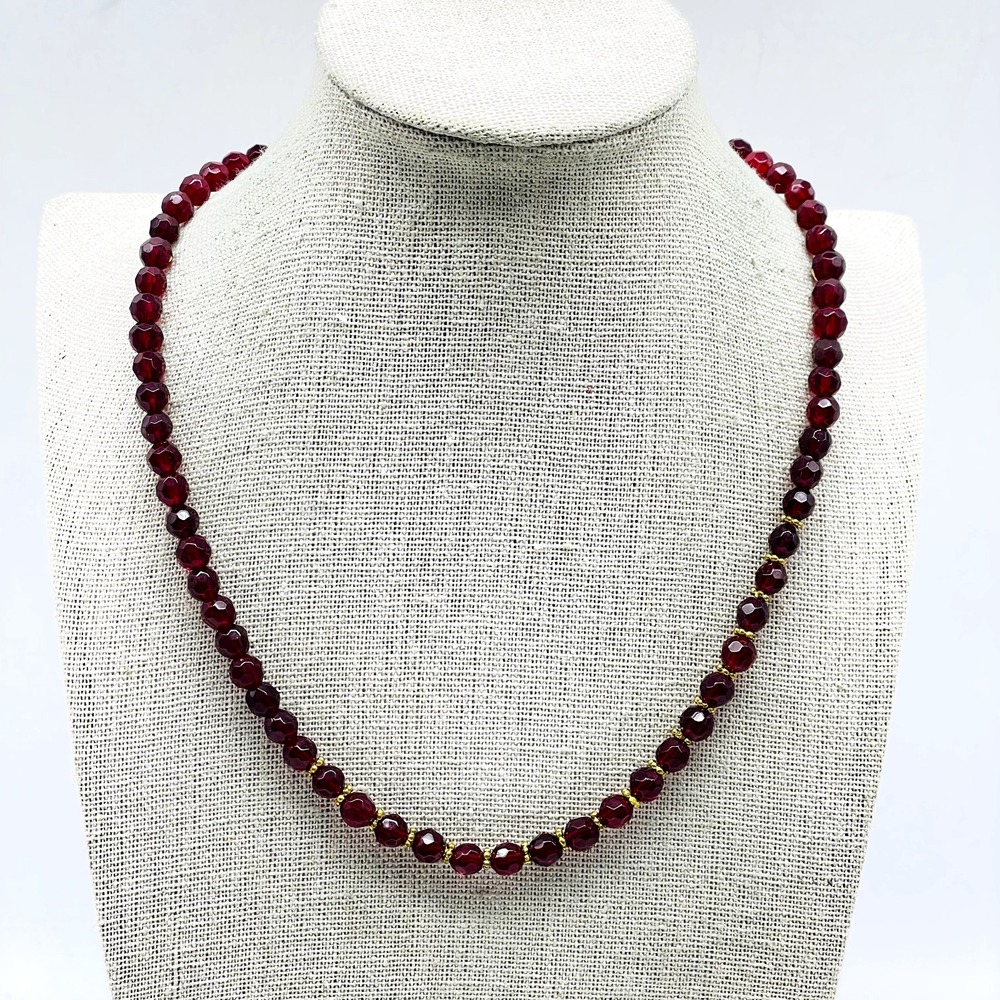 Red Faceted Bead Necklace Gold Tone Winter Holiday Christmas Classic